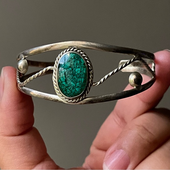 Vintage | Green Turquoise Chip Inlay Stamped Alpaca Mexico Cuff Bracelet - Picture 12 of 16